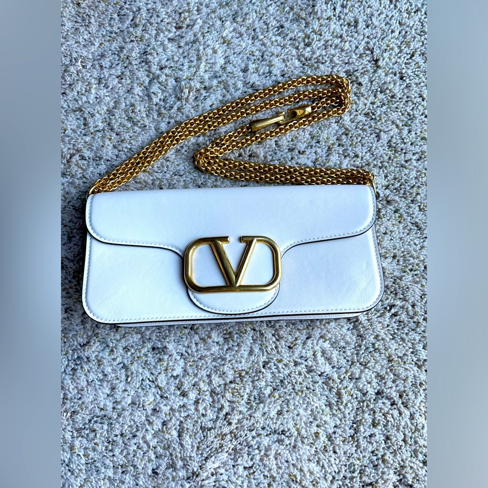 VALENTINO GARAVANI VLOGO CALFSKIN SHOULDER BAG. Medium Bag. Ivory